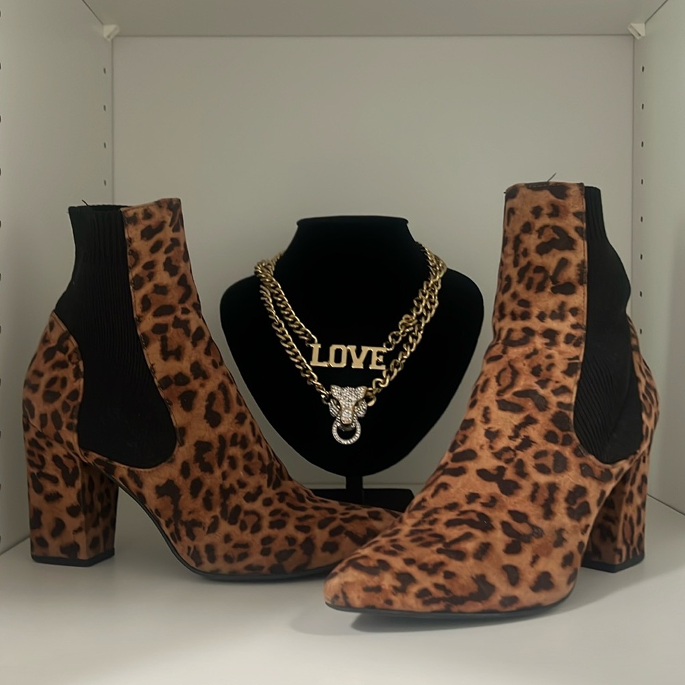 STEVE MADDEN LEOPARD BOOTS - Picture 1 of 5